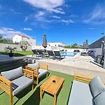 Lucy With Heated Saltwater Pool And Free Private Parking Appartement Zadar