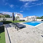 Appartement Lucy With Heated Saltwater Pool And Free Private Parking Zadar