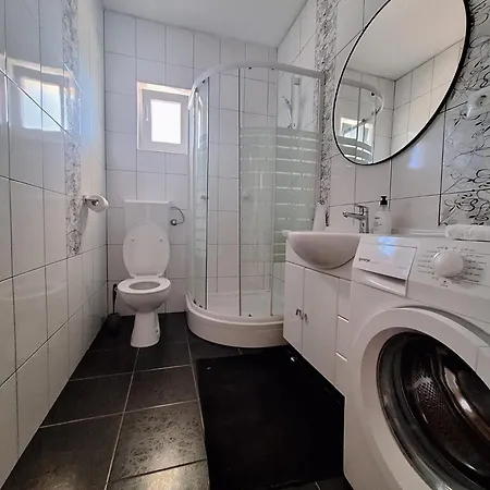 Apartman Lucy With Heated Saltwater Pool And Free Private Parking Zadar