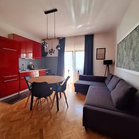 Apartment Lucy Apartments With Heated Pool & Free Private Parking