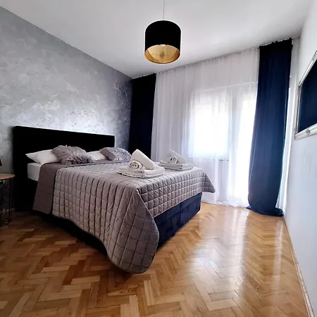 Lucy Apartments With Heated Pool & Free Private Parking *