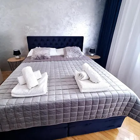 Lucy Apartments With Heated Pool & Free Private Parking