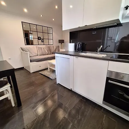 Lucy Apartments With Heated Pool & Free Private Parking