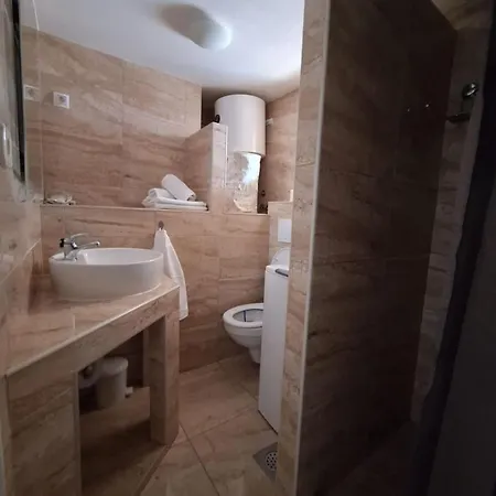 Lucy Apartments With Heated Pool & Free Private Parking Zadar