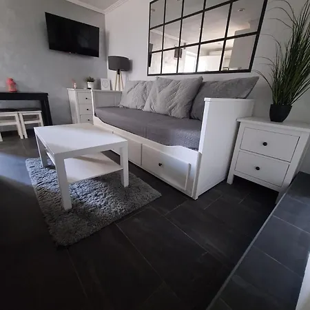 Apartment Lucy Apartments With Heated Pool & Free Private Parking *