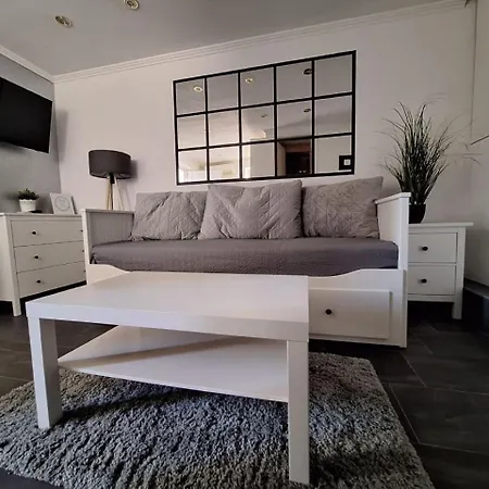 Lucy Apartments With Heated Pool & Free Private Parking Apartment *