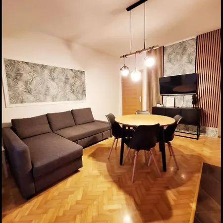 Lucy Apartments With Heated Pool & Free Private Parking