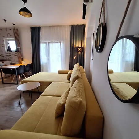 Lucy Apartments With Heated Pool & Free Private Parking