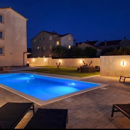 Apartment Lucy Apartments With Heated Pool & Free Private Parking Zadar