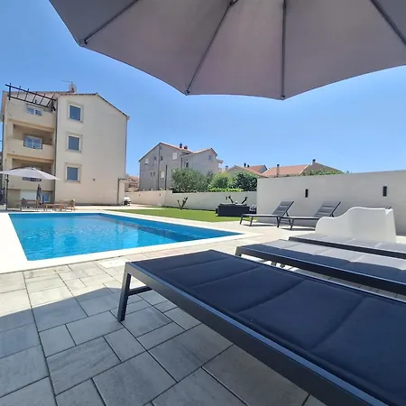 Apartment Lucy Apartments With Heated Pool & Free Private Parking