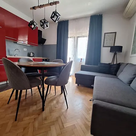 Lucy With Heated Pool & Free Private Parking Apartmán *