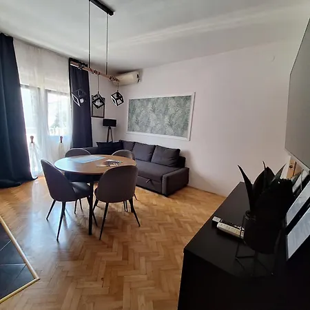 Apartmán Lucy With Heated Pool & Free Private Parking *