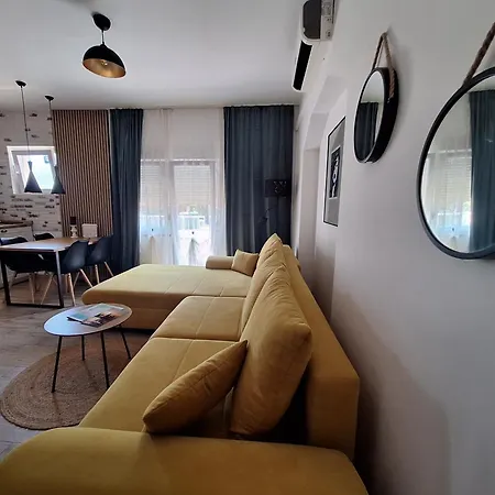 Apartmán Lucy With Heated Pool & Free Private Parking Zadar