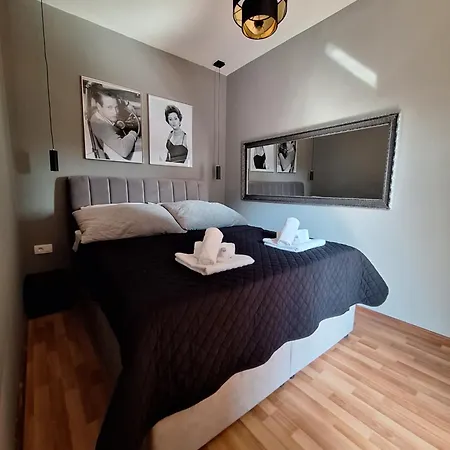 Lucy With Heated Pool & Free Private Parking