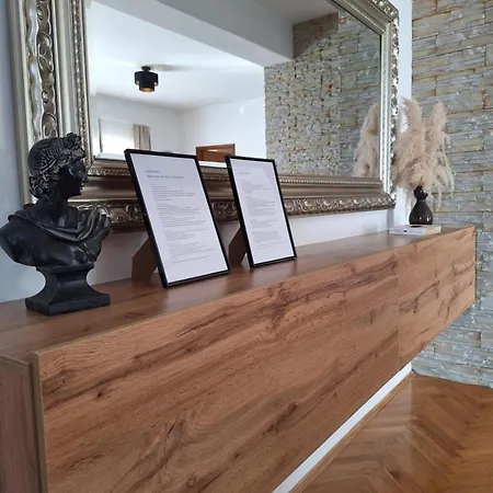 Lucy With Heated Pool & Free Private Parking Apartmán *