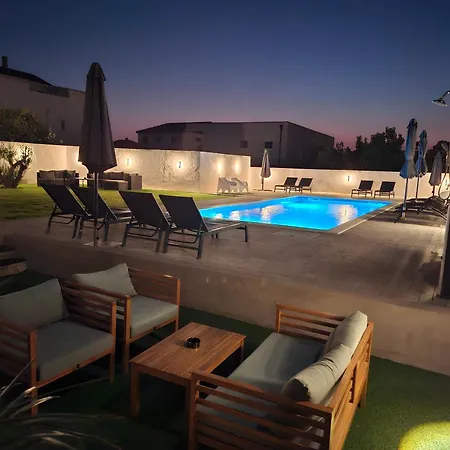 Apartman Lucy With Heated Saltwater Pool And Free Private Parking