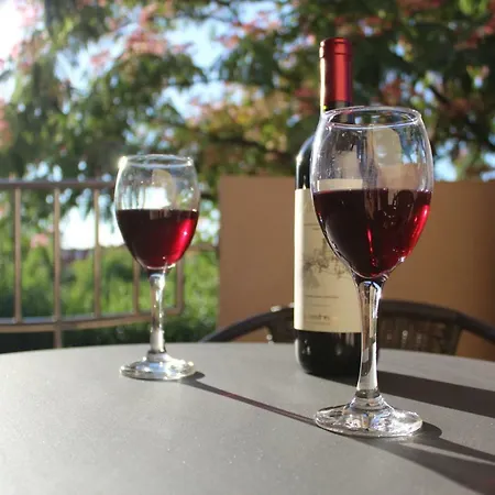 Lucy Apartments With Heated Pool & Free Private Parking *