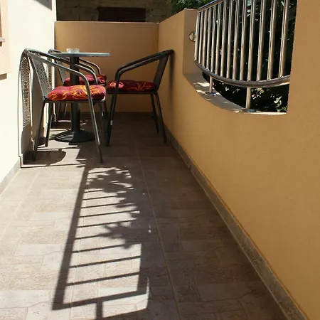 Apartment Lucy Apartments With Heated Pool & Free Private Parking *