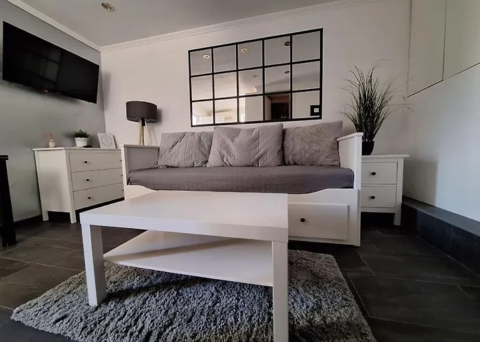 Lucy With Heated Saltwater Pool And Free Private Parking Apartman *
