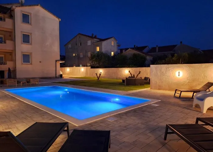 Apartman Lucy With Heated Saltwater Pool And Free Private Parking Zadar