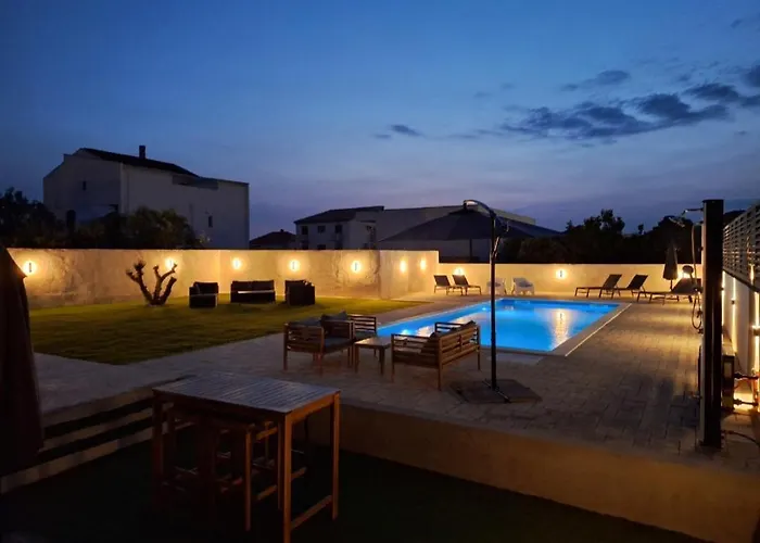 Lejlighed Lucy With Heated Saltwater Pool And Free Private Parking