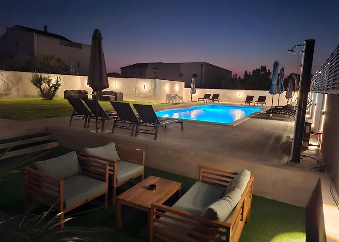 Apartman Lucy With Heated Saltwater Pool And Free Private Parking