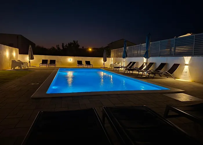 Lucy With Heated Saltwater Pool And Free Private Parking Zadar