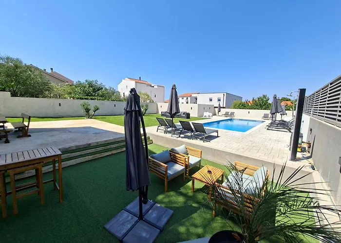 Lejlighed Lucy With Heated Saltwater Pool And Free Private Parking *