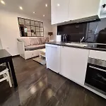 Lucy With Heated Saltwater Pool And Free Private Parking