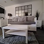 Lucy With Heated Saltwater Pool And Free Private Parking Appartement *