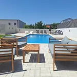 Lucy With Heated Saltwater Pool And Free Private Parking Zadar