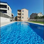 Apartamento Lucy With Heated Saltwater Pool And Free Private Parking Zadar