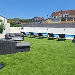 Lucy With Heated Saltwater Pool And Free Private Parking Apartamento *
