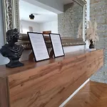Lucy With Heated Saltwater Pool And Free Private Parking Apartamento *