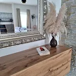 Apartamento Lucy With Heated Saltwater Pool And Free Private Parking *