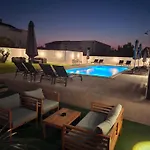 Apartamento Lucy With Heated Saltwater Pool And Free Private Parking