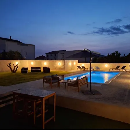 Appartement Lucy With Heated Saltwater Pool And Free Private Parking