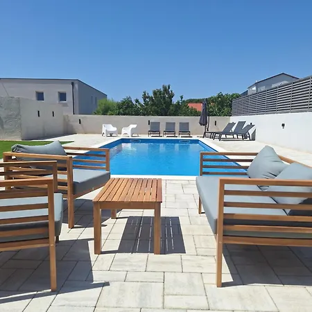 Lucy With Heated Saltwater Pool And Free Private Parking Zadar
