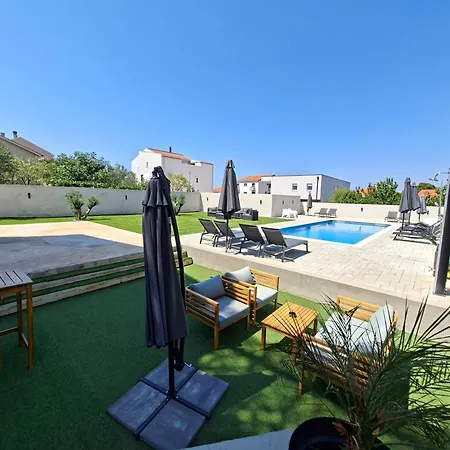 Appartement Lucy - With Heated Saltwater Pool And Free Private Parking *