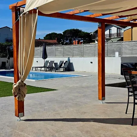 Appartement Lucy - With Heated Saltwater Pool And Free Private Parking