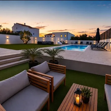 Appartement Lucy - With Heated Saltwater Pool And Free Private Parking *