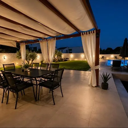 Appartement Lucy - With Heated Saltwater Pool And Free Private Parking *