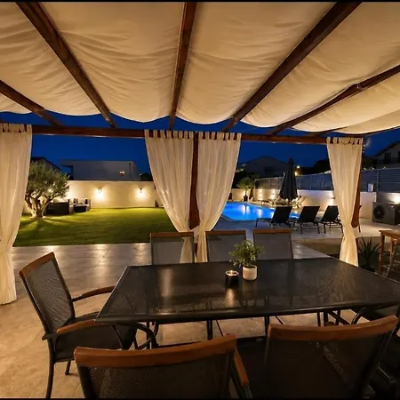 Appartement Lucy - With Heated Saltwater Pool And Free Private Parking