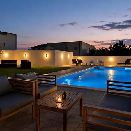 Appartement Lucy - With Heated Saltwater Pool And Free Private Parking