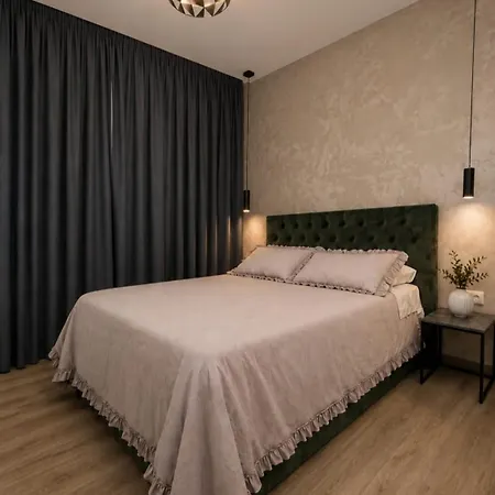Lucy - With Heated Saltwater Pool And Free Private Parking Appartement Zadar