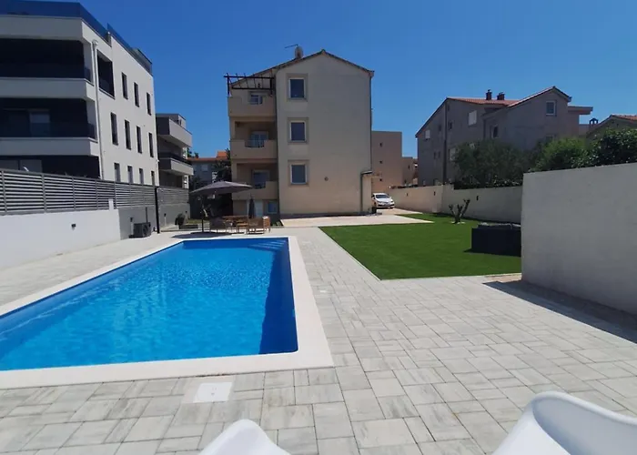 Lucy With Heated Saltwater Pool And Free Private Parking 公寓 *