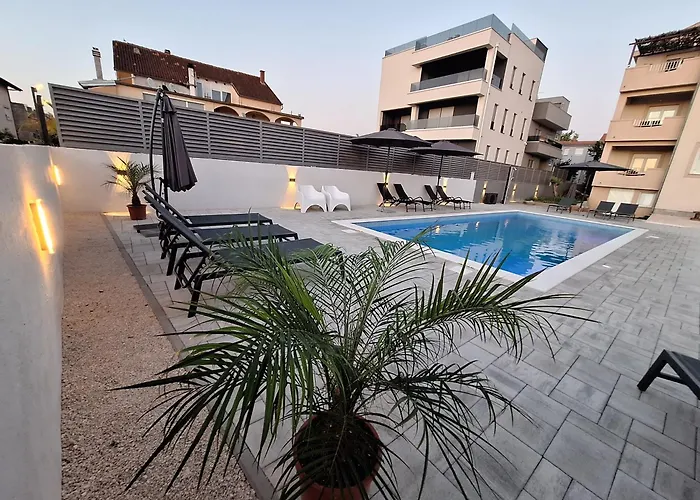 公寓 Lucy With Heated Saltwater Pool And Free Private Parking